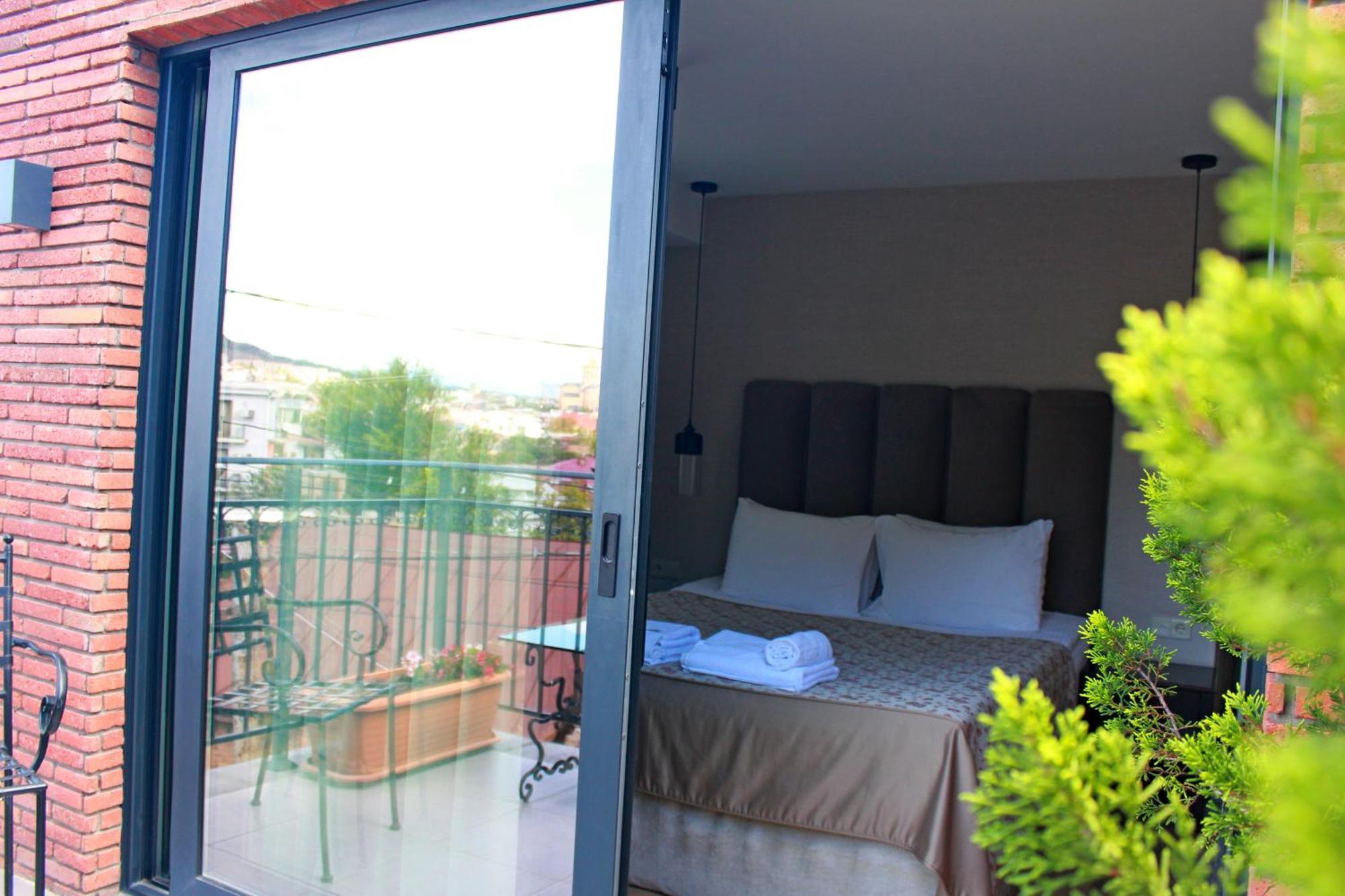 Hotel Winoterra Tbilisi Esterno foto