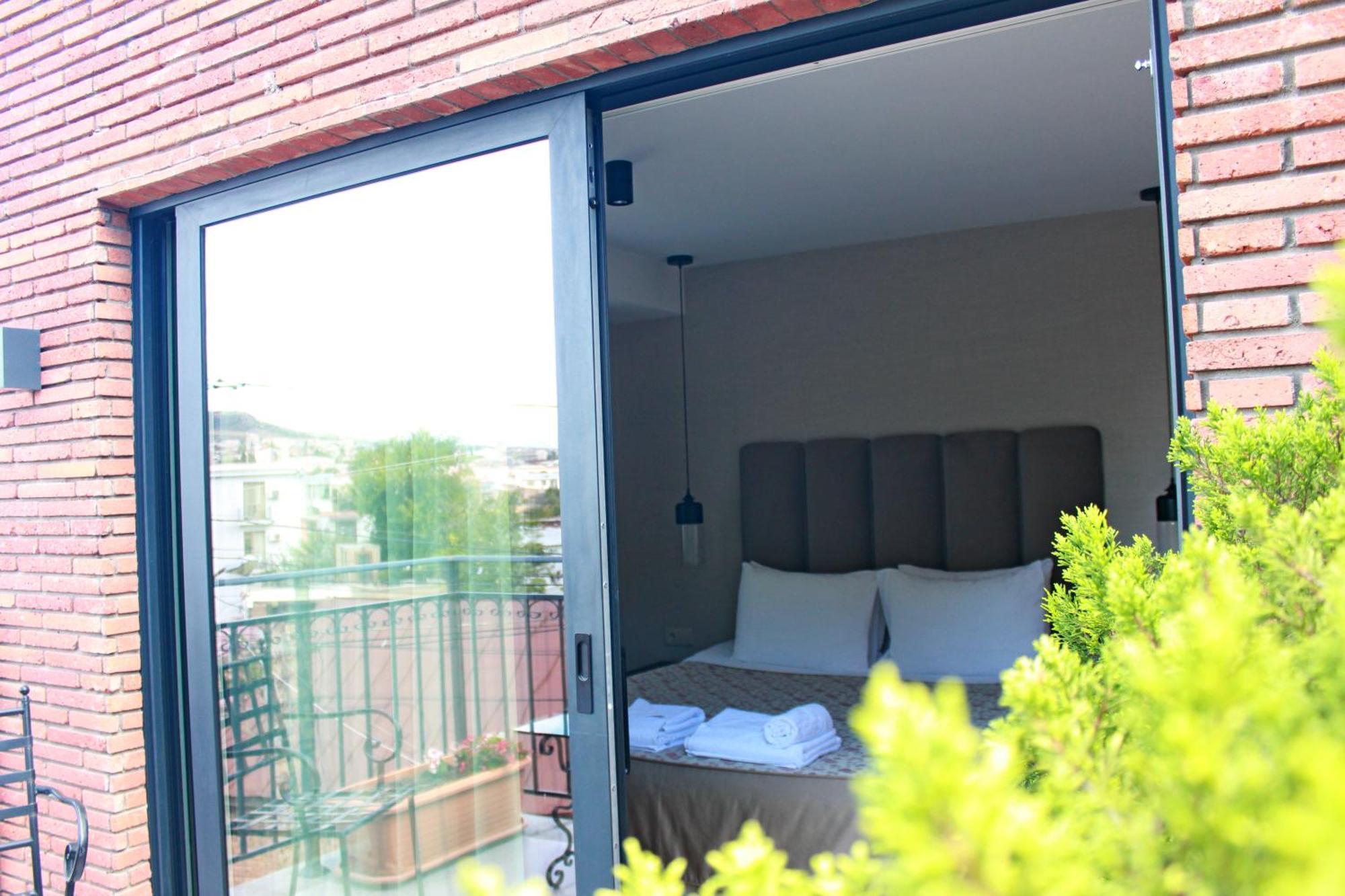 Hotel Winoterra Tbilisi Esterno foto