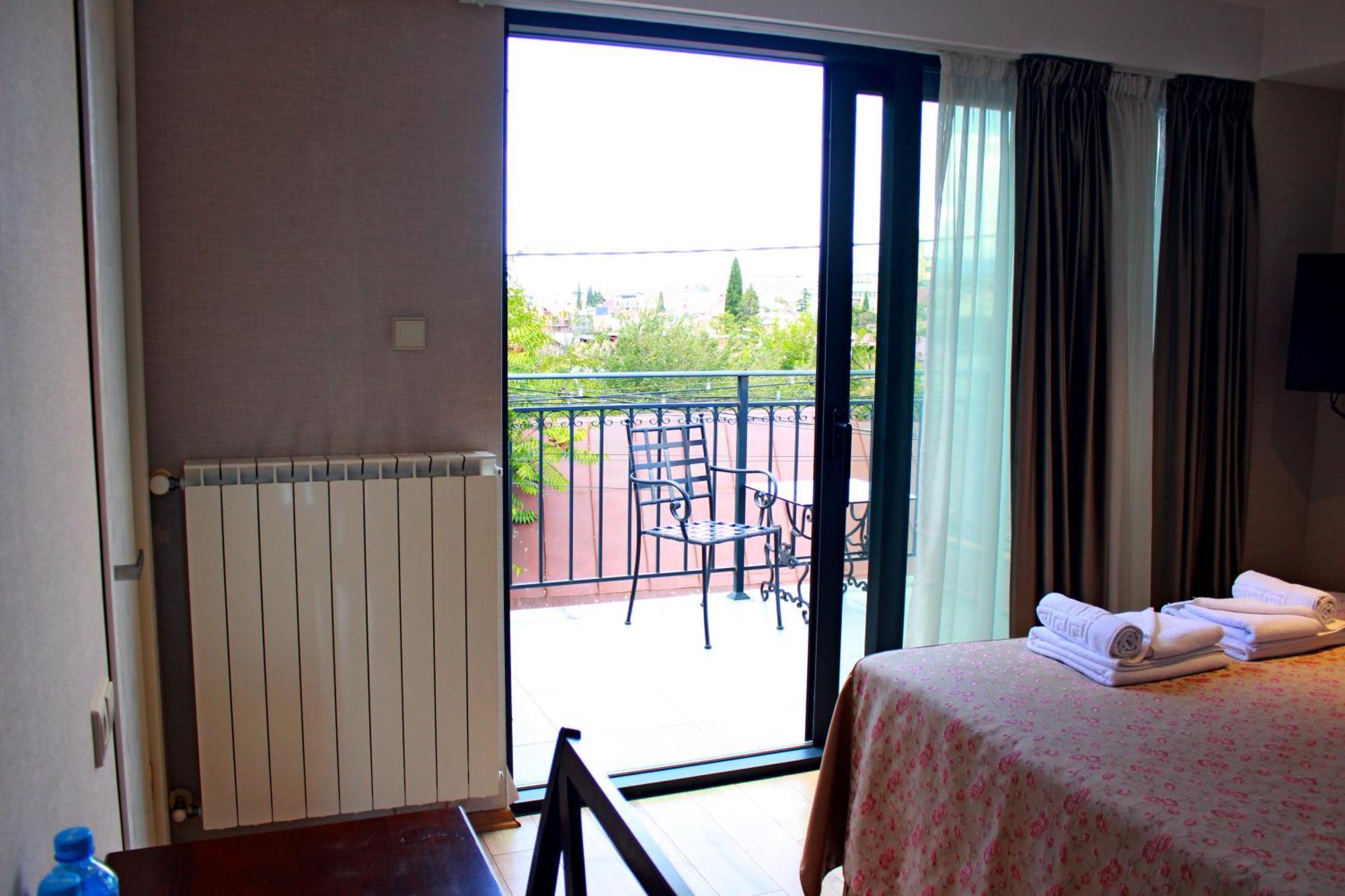 Hotel Winoterra Tbilisi Esterno foto